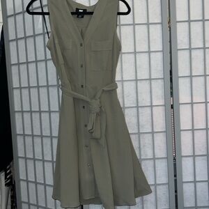 DKNY small olive green v neck dress. Buttons and tie waist. VGUC. Polyester.